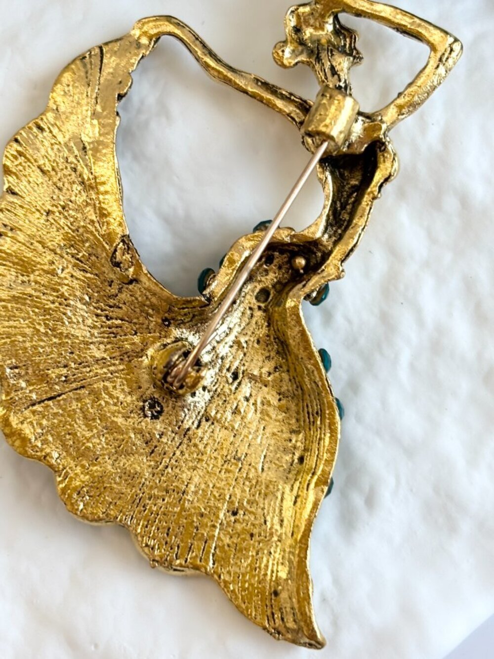 Mint Flamenco Dancer Peacock Gold Toned Textured Floral Vintage Style Brooch Pin - Picture 9 of 16